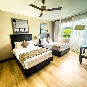 **** Hotel R Jamaica